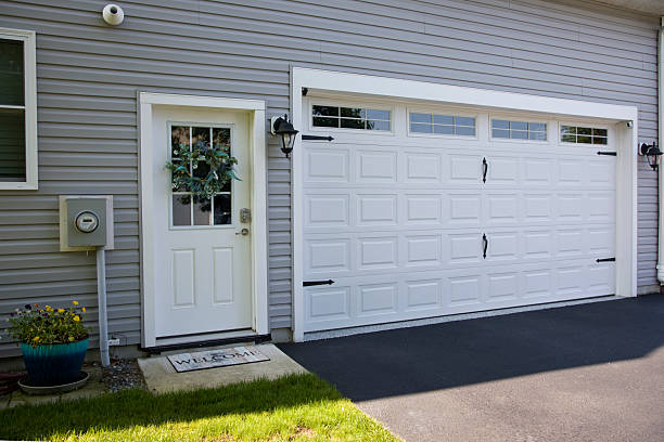 24/7 Emergency Garage Door Panel Replacement experts in Albers, IL
